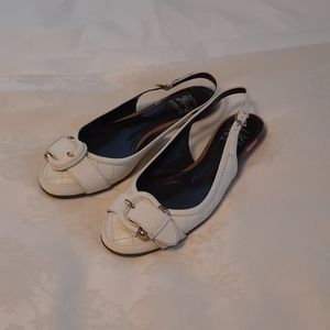 Burberry Cream flats size 8